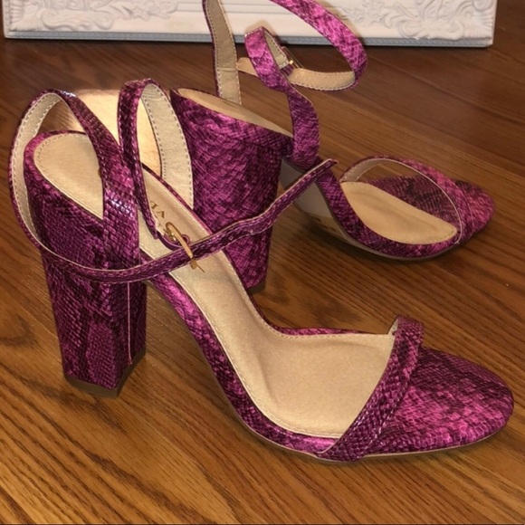 Outfit 1 - Picture 3 of 3